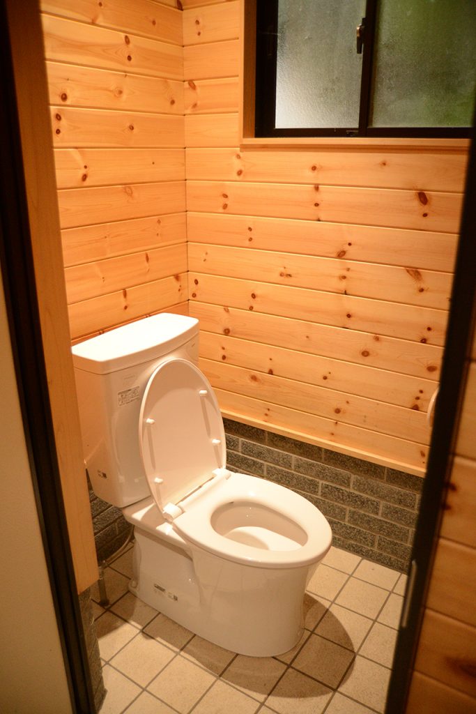 道志の森キャンプ場-洋式トイレ