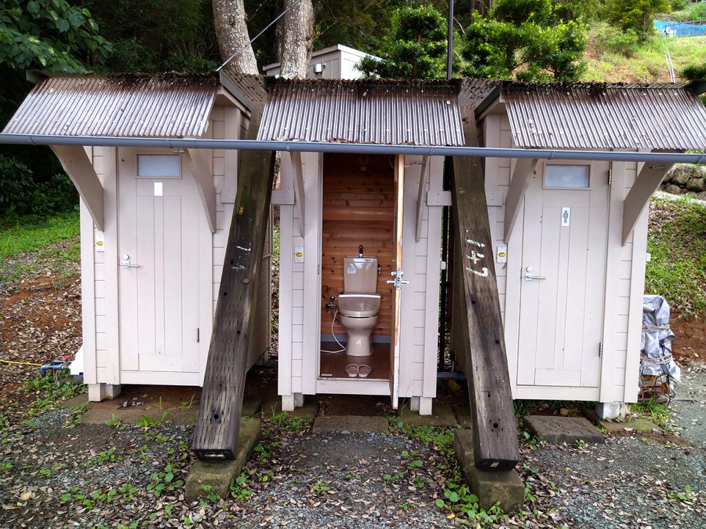 夕日ヶ丘キャンプ場 - トイレ