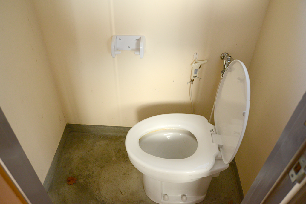 あだたら高原野営場 - 洋式水洗トイレ
