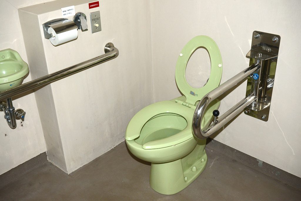国立花山青少年自然の家南蔵王野営場 - 洋式トイレ