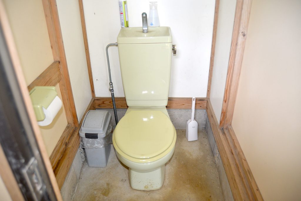 田の上キャンプ場 -上段側洋式トイレ-
